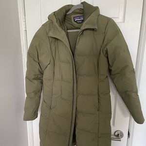 Lightly loved Patagonia coat! Get ready for winter with this amazing find.
